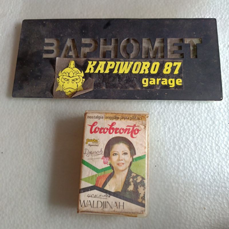 Kaset Pita Nostalgia Langgam Jawa Pilihan - Lorobronto Waljinah