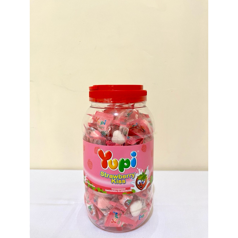 

Yupi Strawberry Kiss Jar