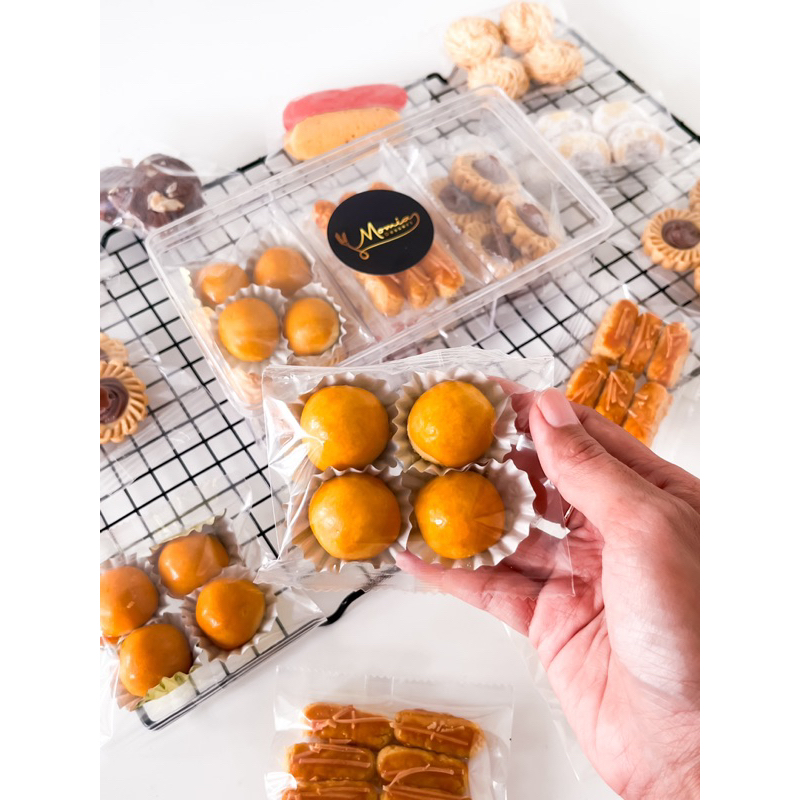 

Paket Tester kue kering | cookies lebaran | nastar| sagu keju | hazelnut cookies | lidah kucing | brownies cookies | putri salju | kastangel