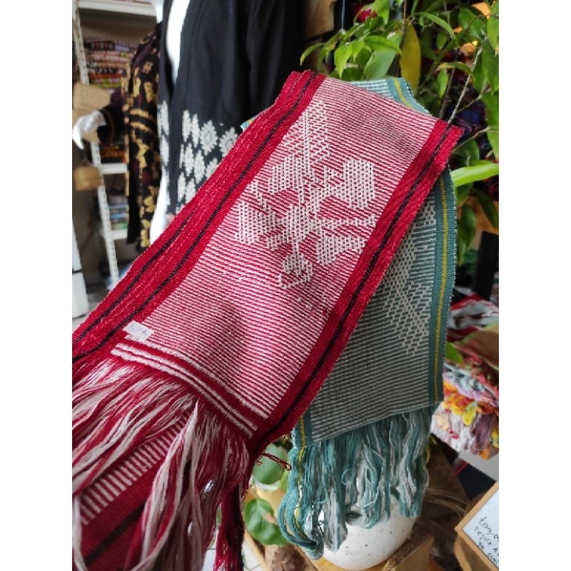 Tenun NTT - selendang sepe pewarna alam