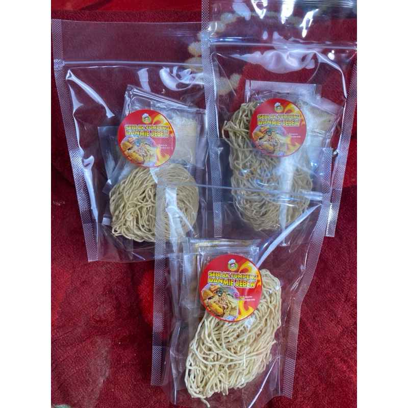 

Mie jebew isi 3pack-miepedas-seblaktumpengdanmiejebew