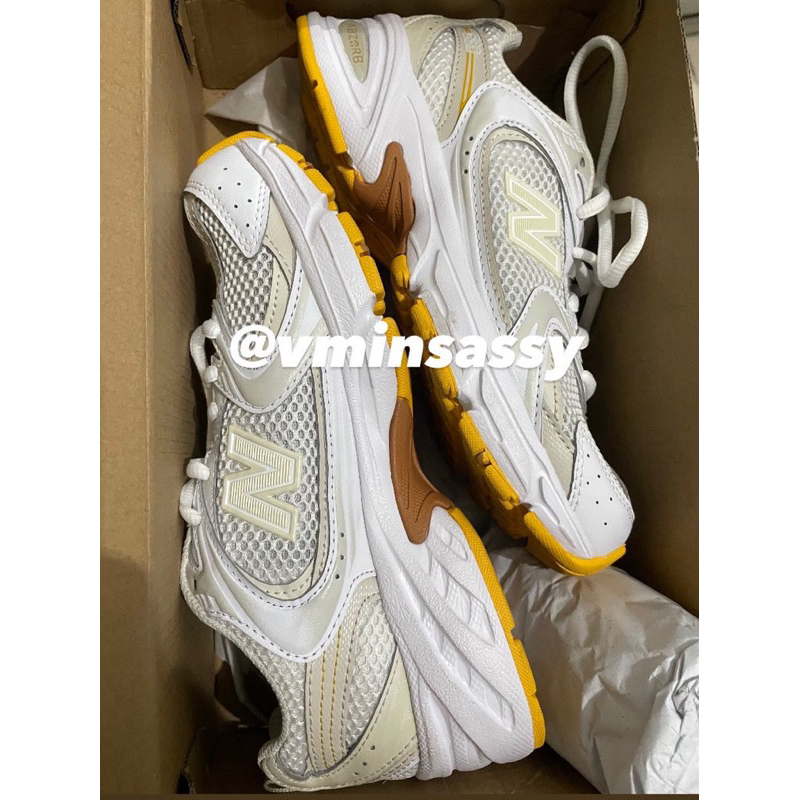 New Balance Sepatu Olahraga Putih