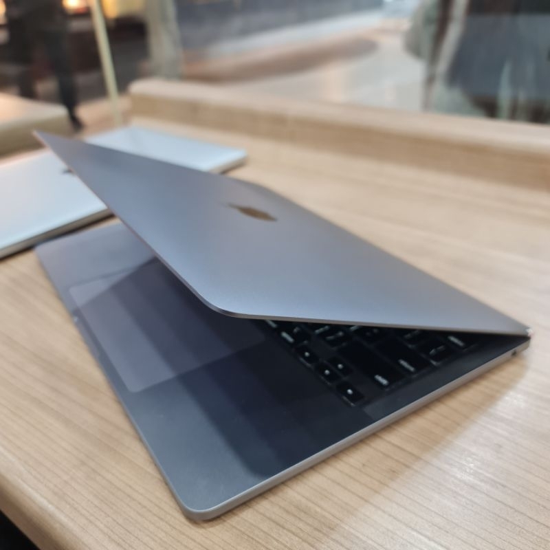 Macbook Pro 2019 core i7 16/512 touchbar retina display