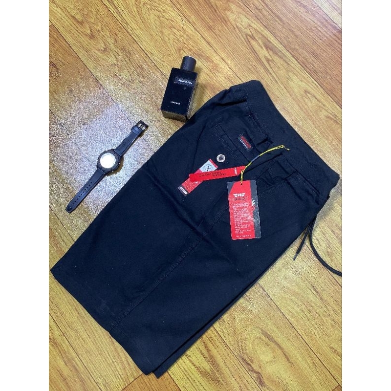 CELANA CHINOS PENDEK XANIAGO HITAM