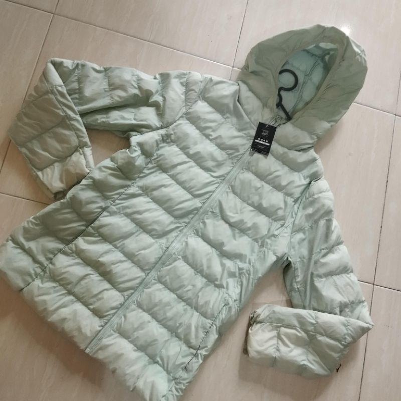 Jacket Bulang UNIQLO Ultralight Size S Hoodie Outdoor Winter Gunung Camping Hiking Cacing Original
