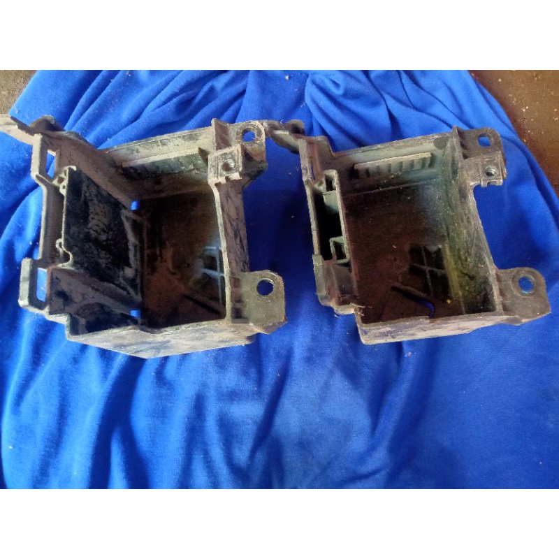 BOX COMP BATTERY TEMPAT AKI HONDA SUPRA 125 HELM IN 50385-KYZ