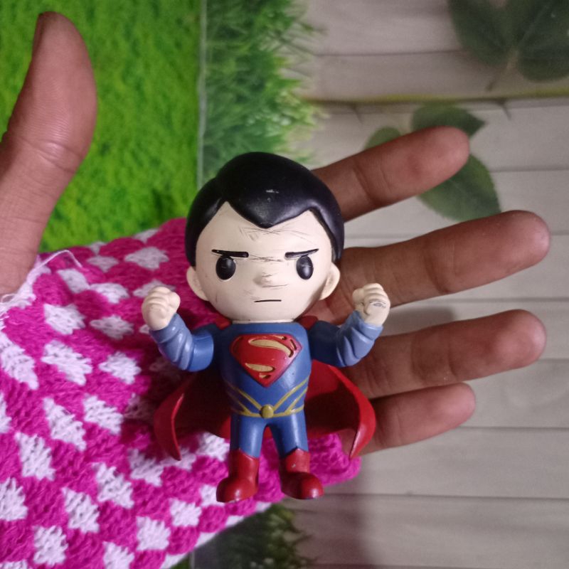 Mainan Figure Superman