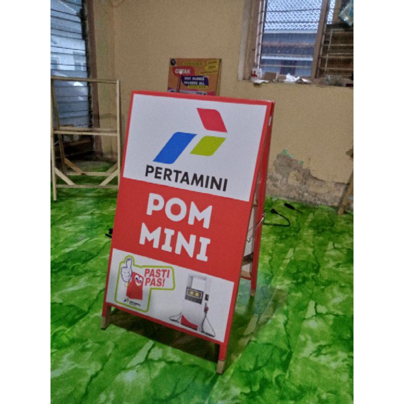 Stand Banner Kayu Pom Bensin Mini Pertamina