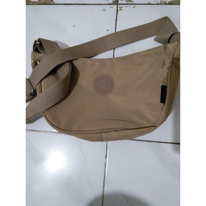 Tas selempang ORI kipling
