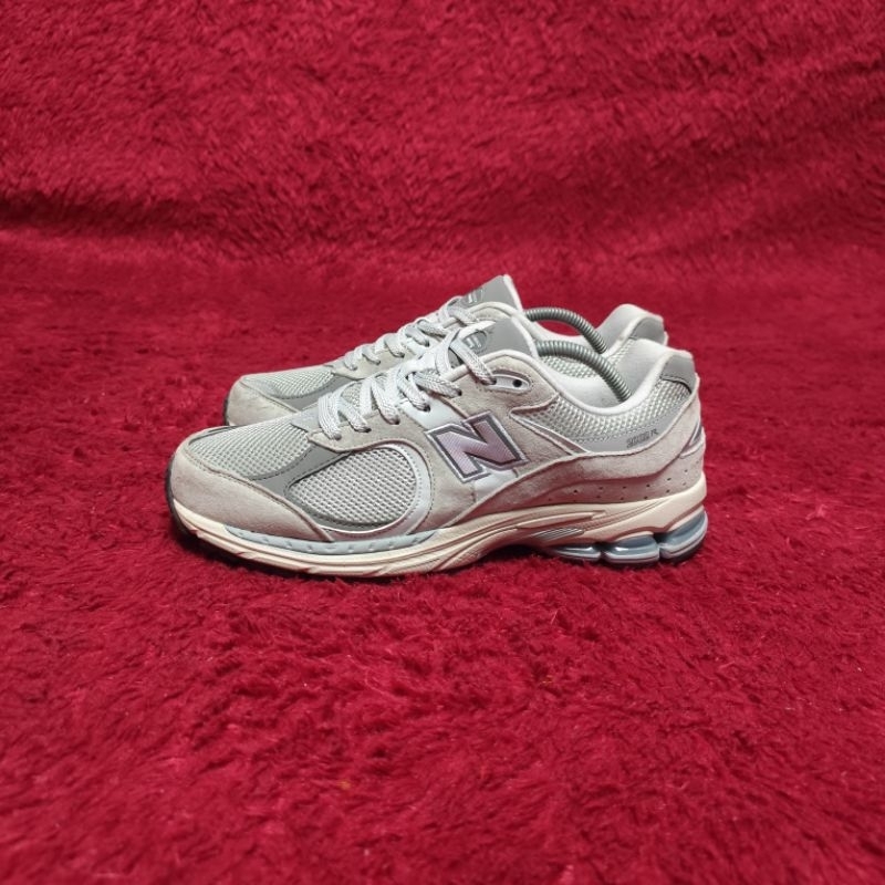 NB 2002R Bone Light Grey