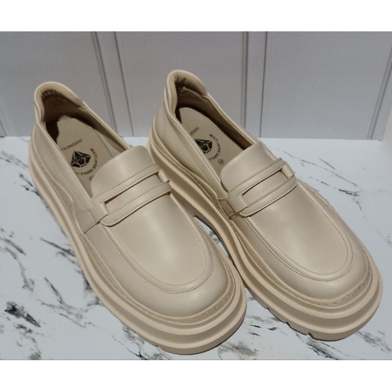 PRELOVED KHAKIKAKIKU Bernice Low