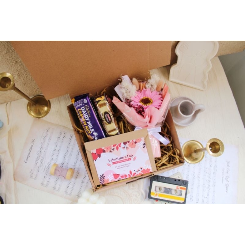 

Lovely Varian 3 Valentine Hampers / Hampers Buket Bunga Coklat Valentine Bucket Bunga Valentine / Valentine Flower Bouquet / Hadiah Valentine / Kado Valentine /