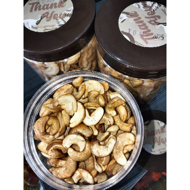 

kacang mede