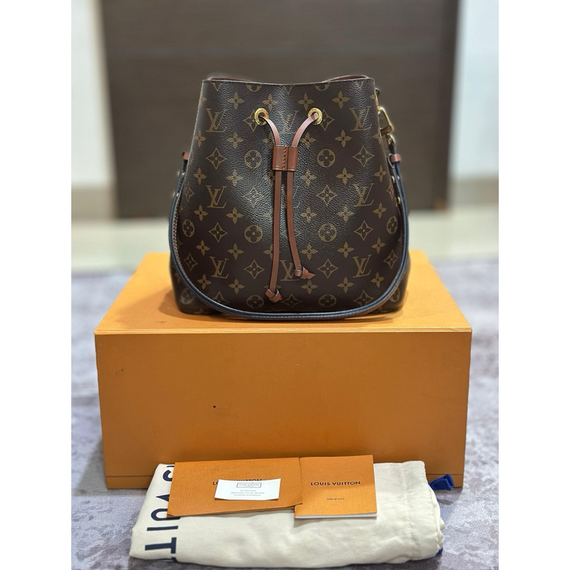 Louis Vuitton Tas Tangan Kulit Hitam