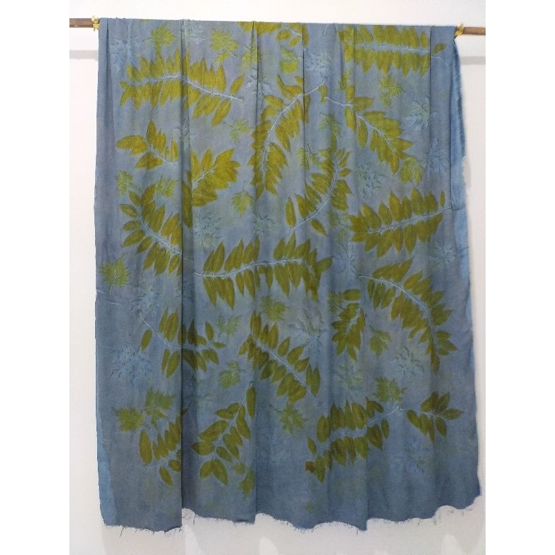 kain ecoprint viscose sateen batik warna alam motif cetak daun asli