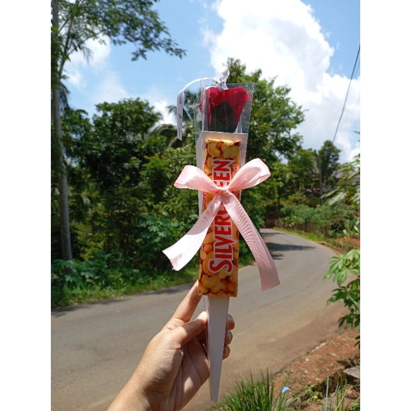 

Single rose + silverqueen