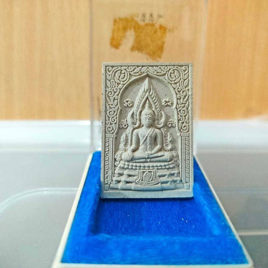 Thai Amulet Phra Buddha Chinnaraj