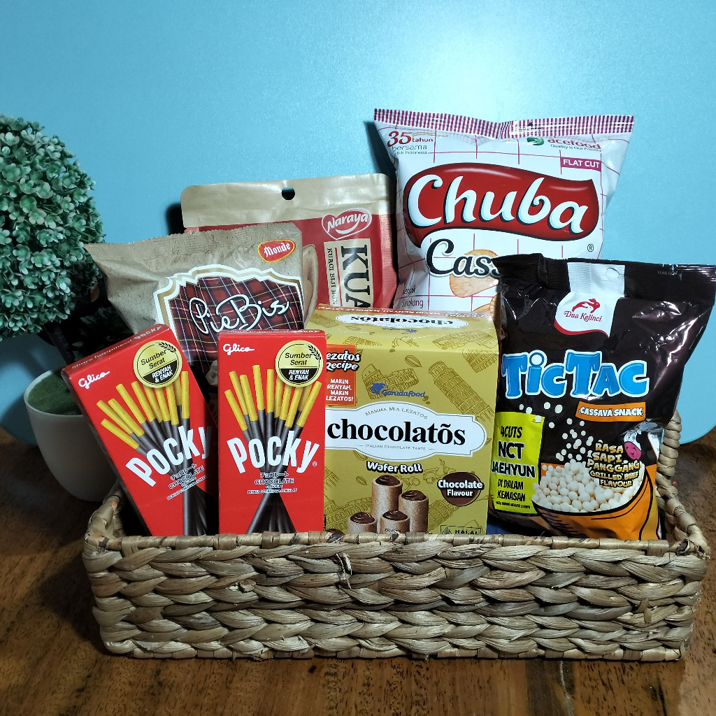 

Paket Cemilan super enak isi macam-macam