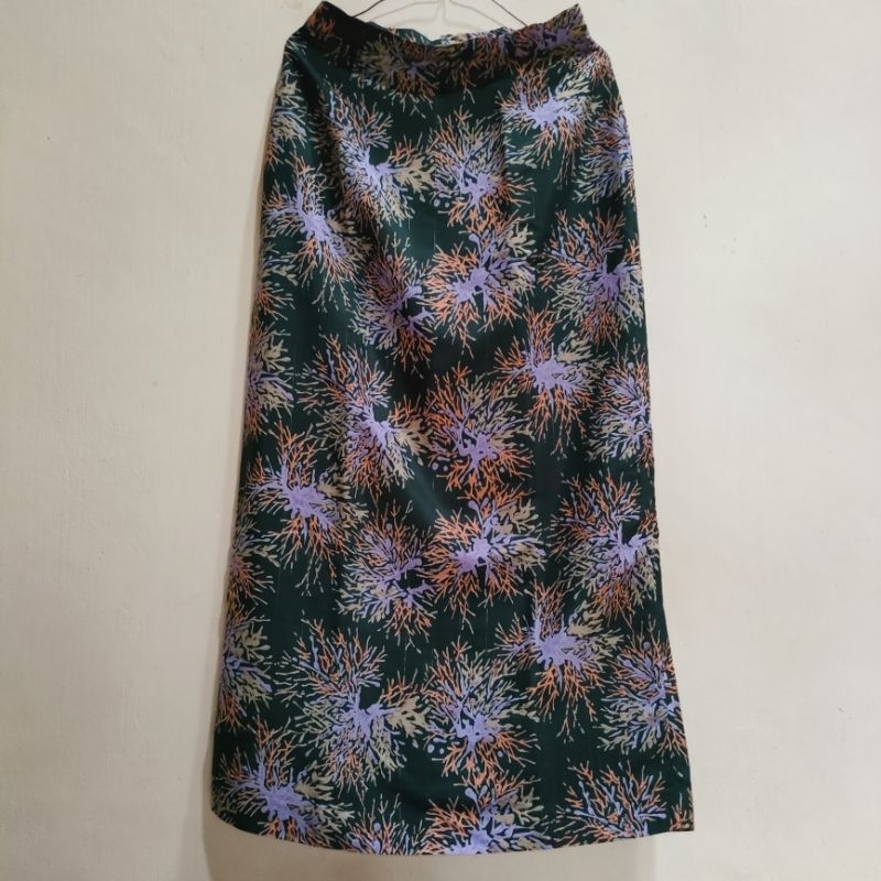 [ready] preloved rok panjang warna hijau tua motif abstrak