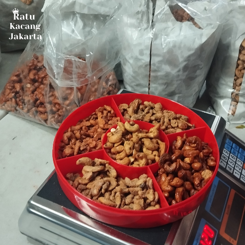 

QH Kacang Mede Paket Toples 5 Rasa Campura - Kacang Mede Tray Mix 5 Rasa - Ratu Kacang Jakarta