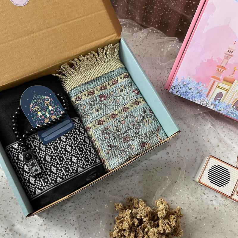 

Hampers sarung sajadah