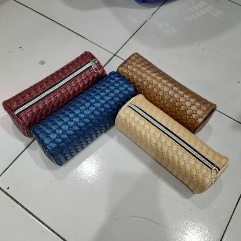 

TEMPAT PENSIL OLEAN CITY KOTAK WARNA ANYAMAN