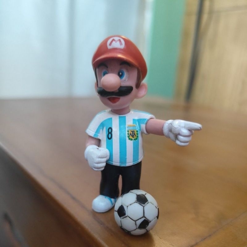 Action figure bola mario