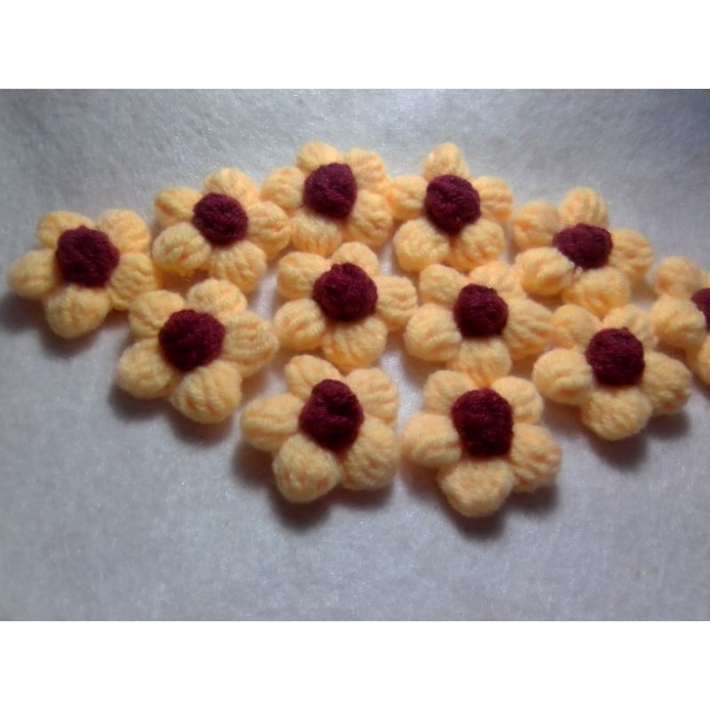 aplikasi tempel rajut bunga puff mini gembul