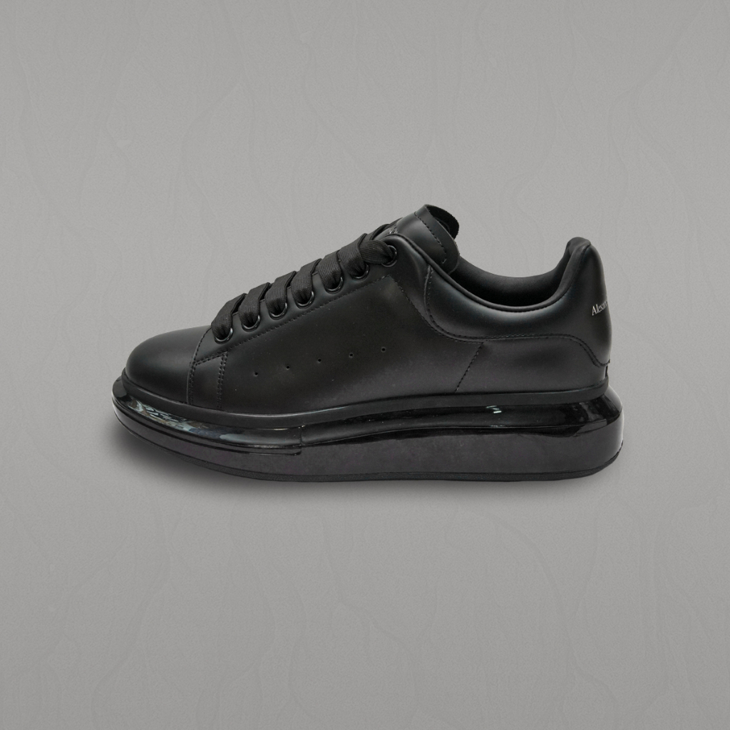 Sepatu Alexander mcqueen.