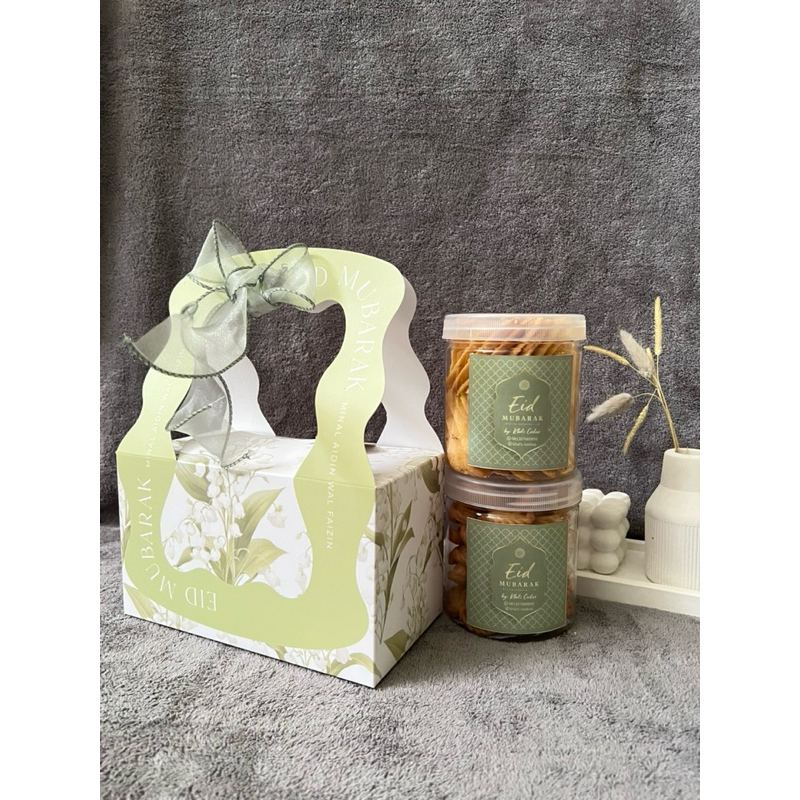 

Hampers Lily Series Raya 2025 By : Khal’scookies | Hampers isi 2 Snack Toples uk 600ml