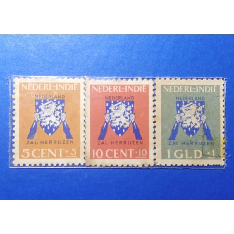 

Perangko Nederl - Indie Coat of Arms - ZAL HERRIJZEN 1941 5 Cent ,10 Cent & 1 Gulden