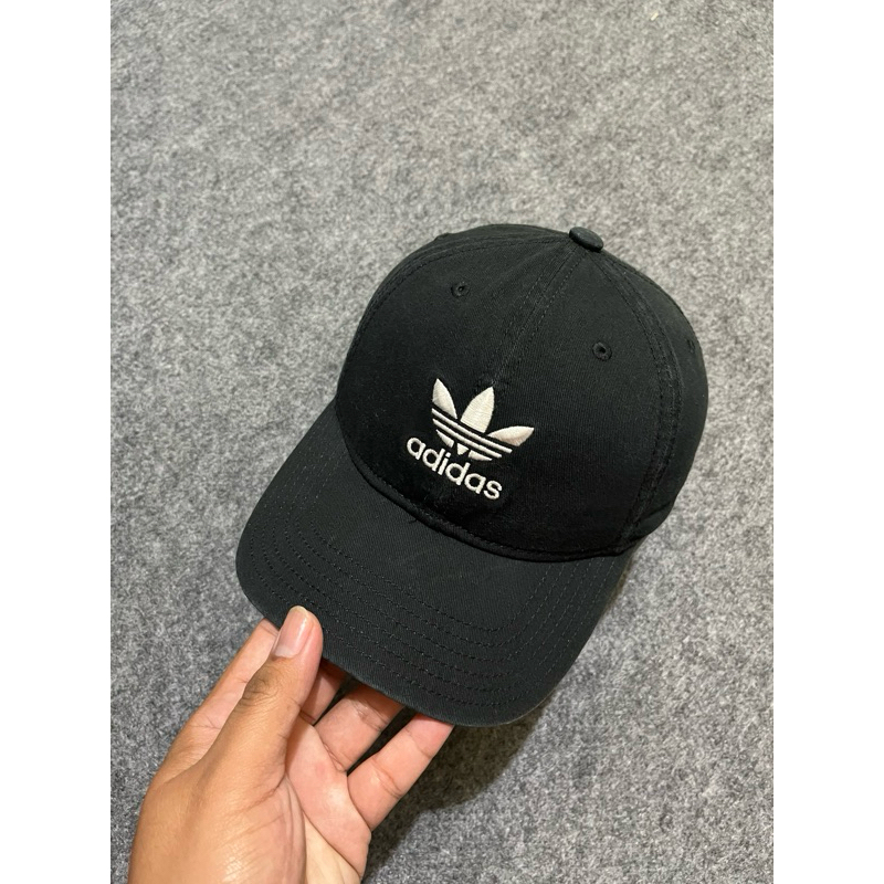 topi adidas trifoil