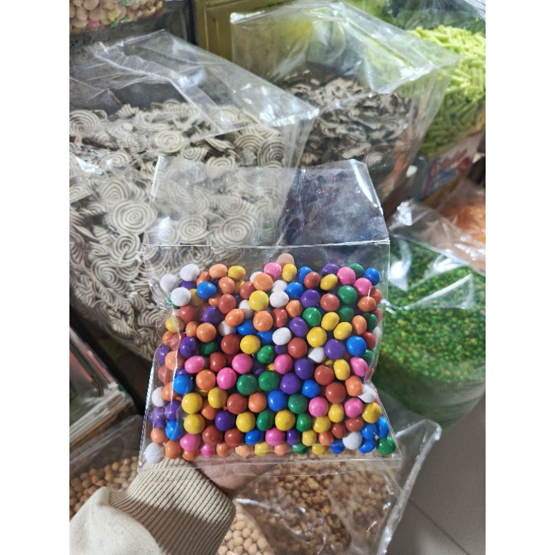 

BISKUIT BOLA WARNA WARNI (HELLEN BASSA)
