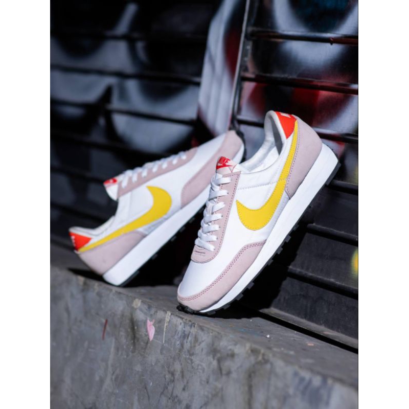SEPATU NIKE DAYBREAK WHITE PEACH YELLOW 100% ORIGINAL - SEPATU NIKE WANITA ORIGINAL - NIKE DAYBREAK 