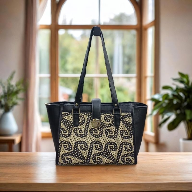 TAS ROTAN ANYAMAN DAYAK KALIMANTAN