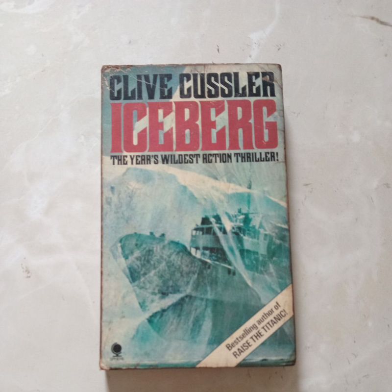 NOVEL ICE BERG CLIVE CUSSLER