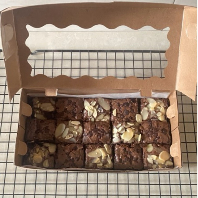 

FUDGE BROWNIES ALMOND AND CHOCOHIPS 46BROWNSKITCHEN