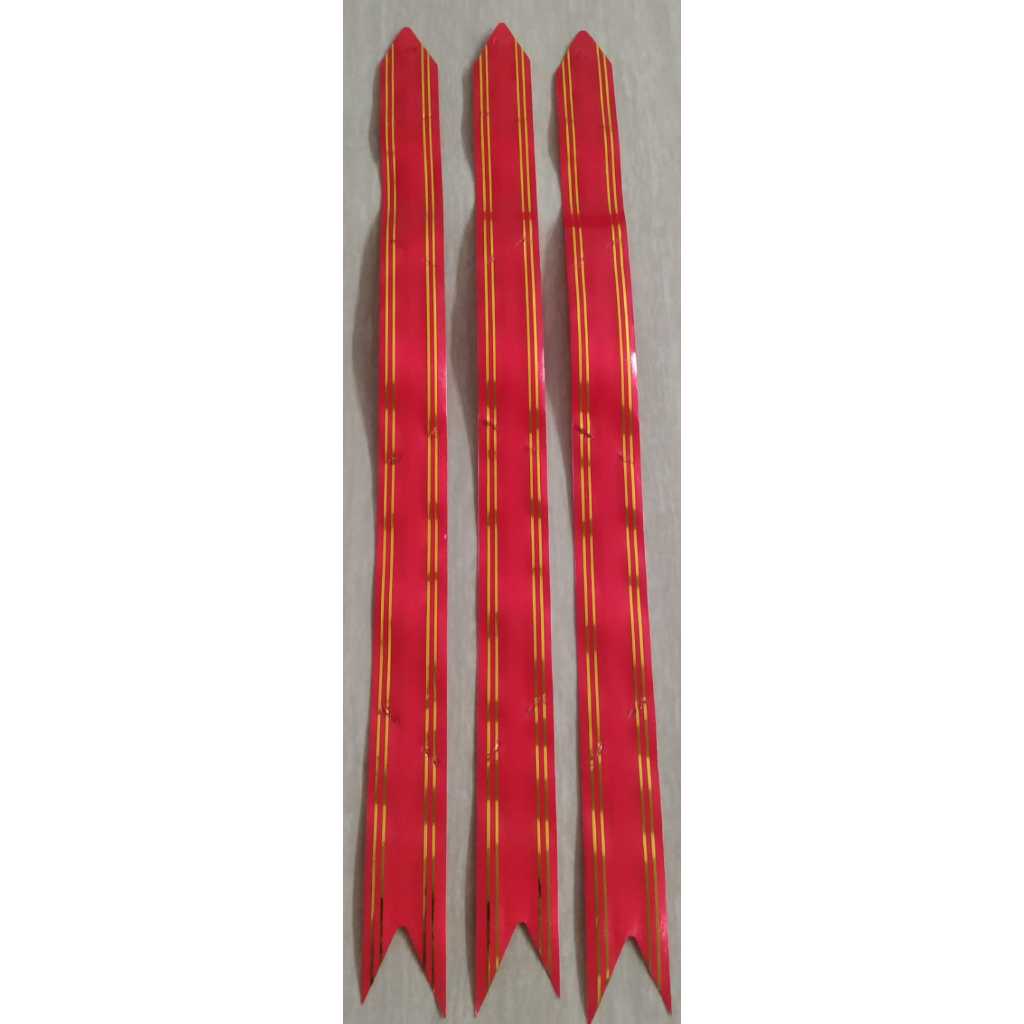 

Pita Tarik LIS EMAS Hiasan Parcel / Pita Serut Warna Merah Ukuran Besar Jual PerPcs