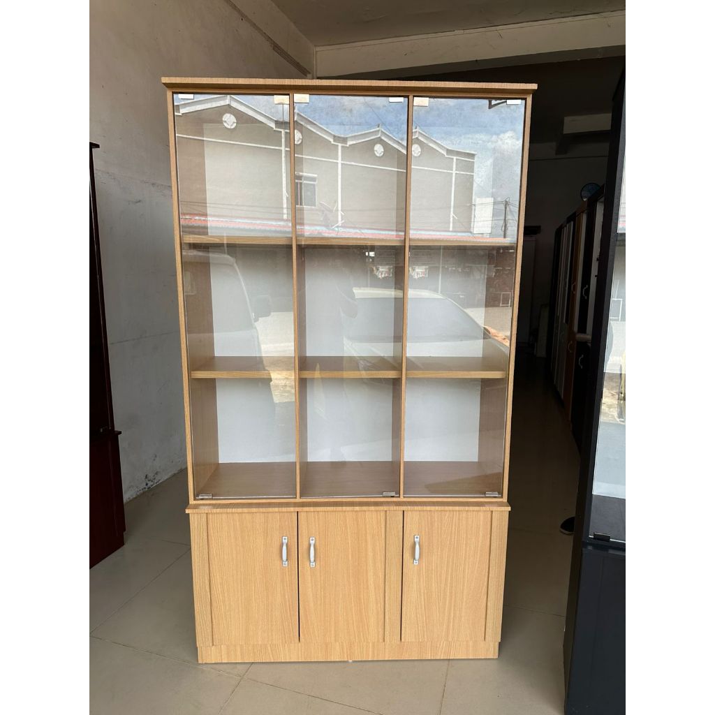 LEMARI SERBAGUNA/LEMARI KACA/LEMARI HIAS 3 PINTU BATAM