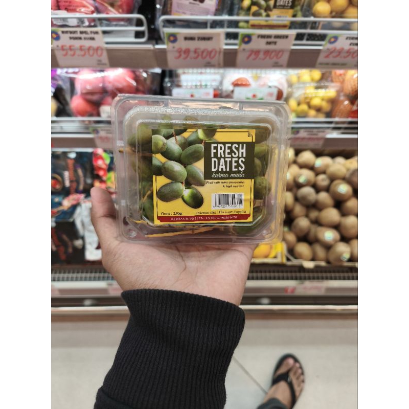 

kurma muda hijau super fresh gift pack