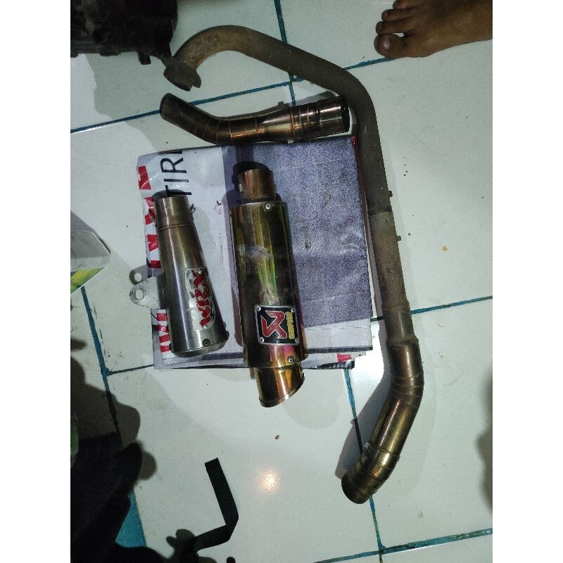 silincer Akrapovic purba