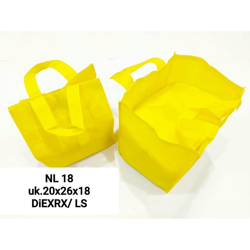 

tas sponbond jahit polos untuk snackbox souvenir uk. 22x25x18 (isi 7pcs)