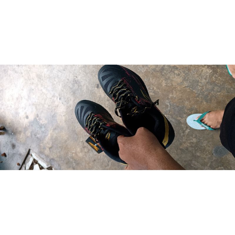 sepatu hundred beast 2