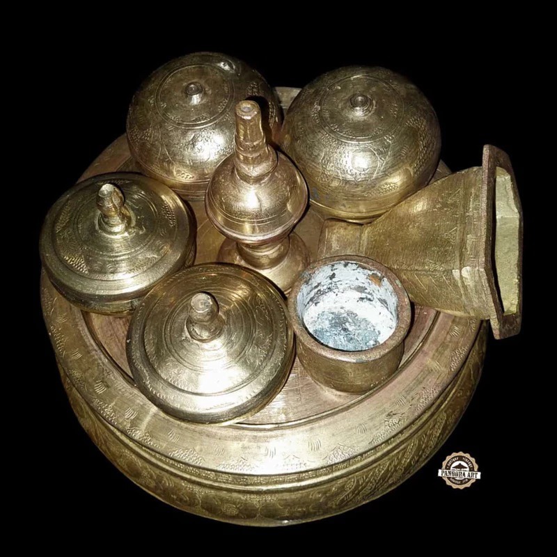 Antik Indonesia - Kinangan Bokor Ukir Kuningan Lawas - Srg tgn