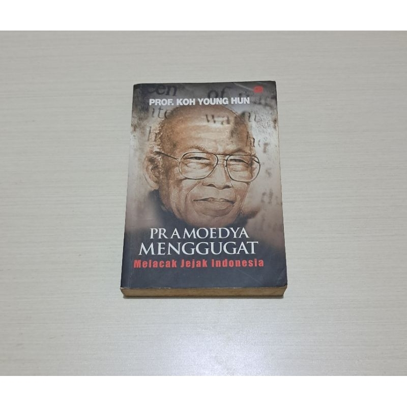 PRAMOEDYA MENGGUGAT