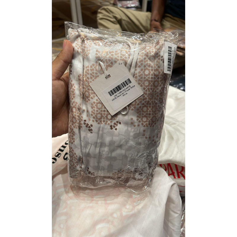 AS-IS HARAMAIN PRAYER ROBE - WHITE Buttonscraves ‼️