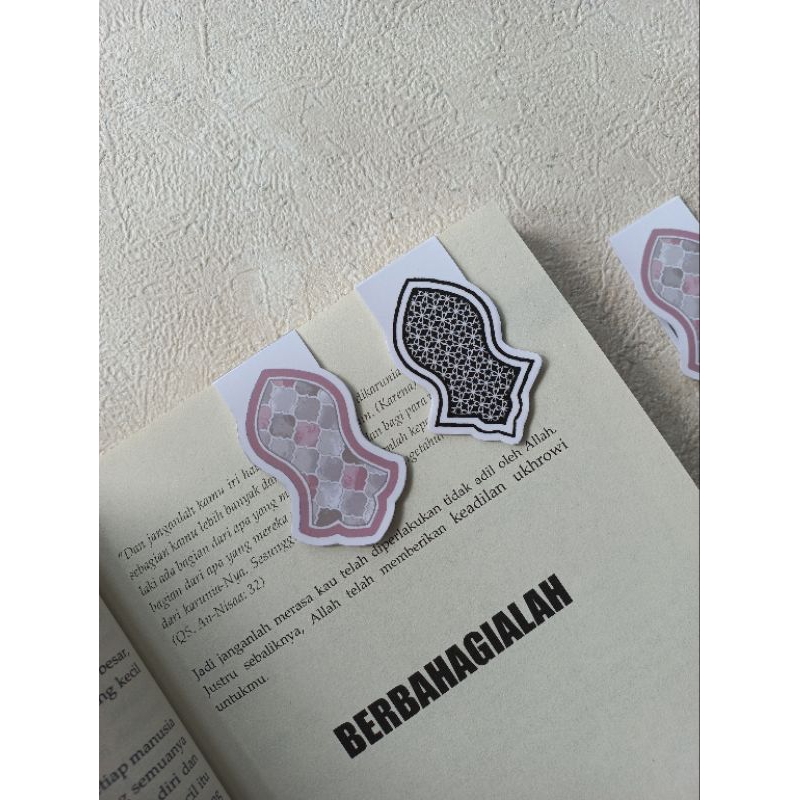 

PEMBATAS BUKU / BOOKMARK / PEMBATAS BACAAN 1 SISI /SOUVENIR LUCU