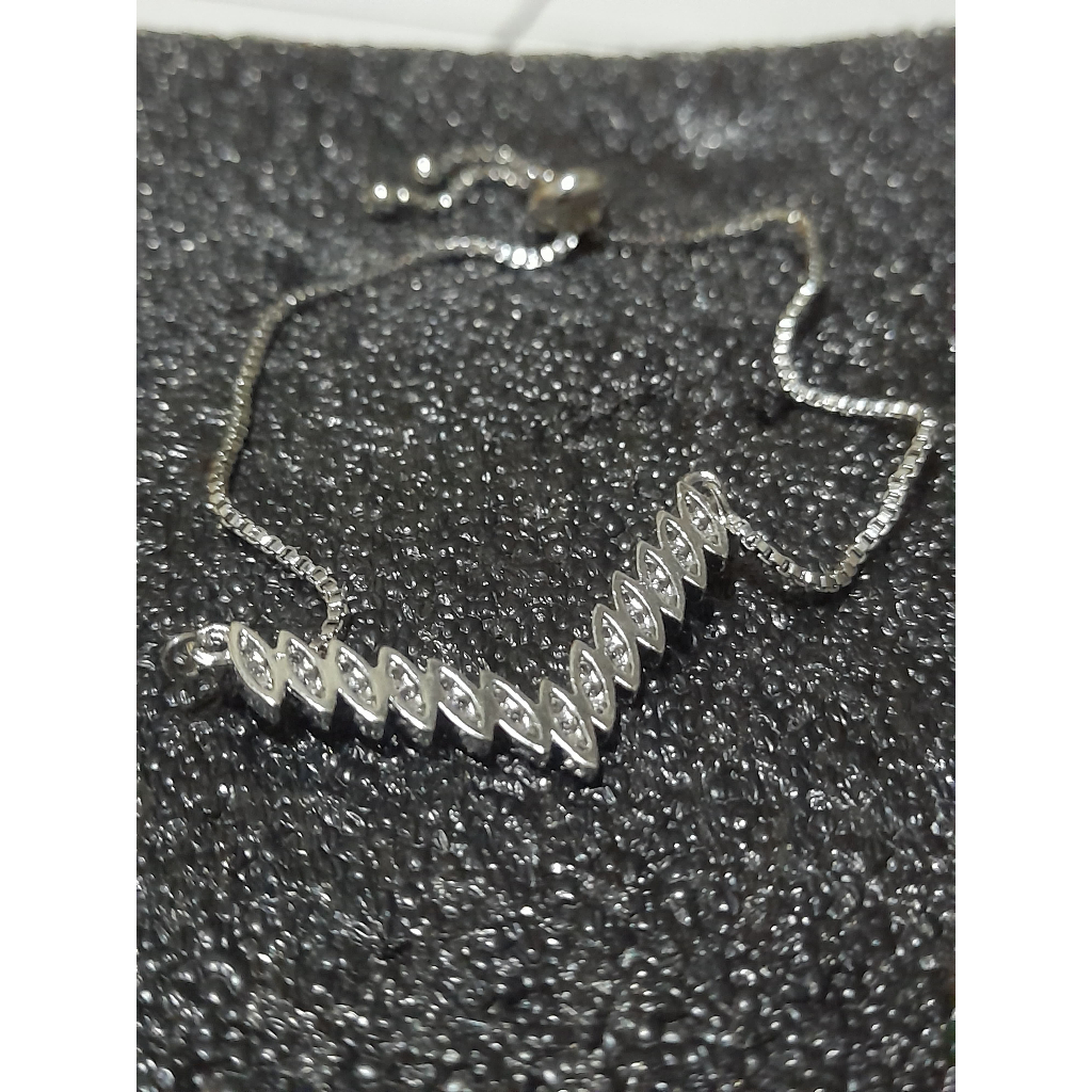 Gelang Silver Titanium Bentuk V