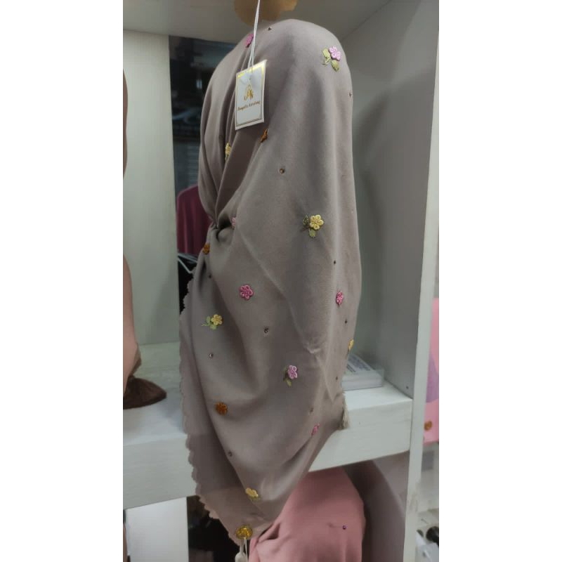 Hijab Segiempat sulam tangan premium Bungatta kerudung