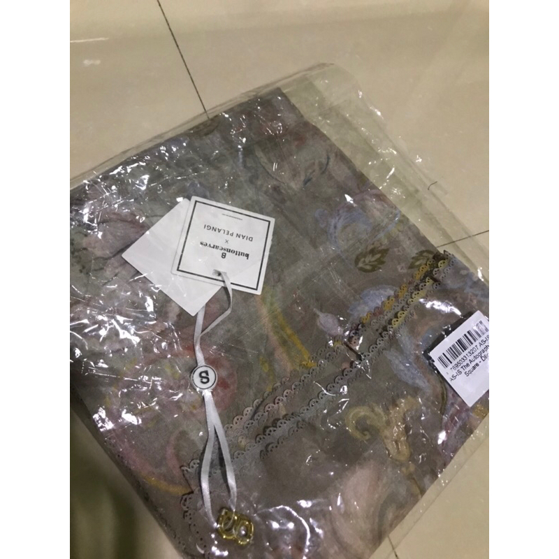 Buttonscaves as is warehouse sale autograph dijon dian pelangi